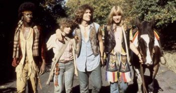 Bırak Güneş İçeri Girsin ‘Hair’ 1979