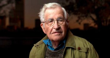 Chomsky: Dil kuralları doğuştan gelmiyor, ancak dil yetisinin genetik bir bileşeni var